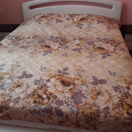 Homestay Izolda Batumi Esterno foto
