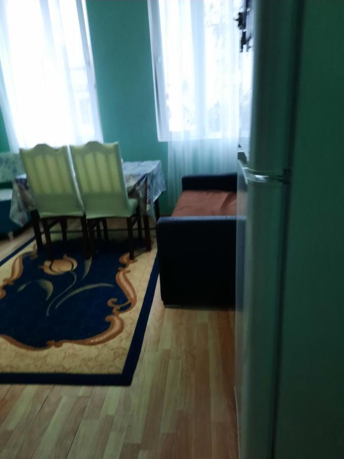 Homestay Izolda Batumi Esterno foto