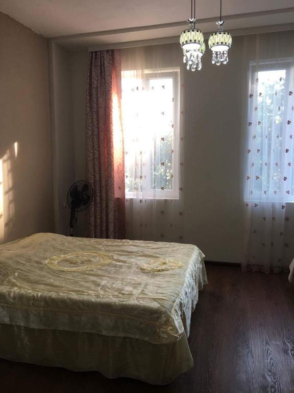 Homestay Izolda Batumi Esterno foto