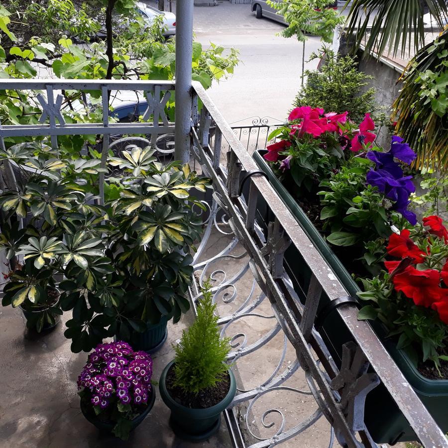 Homestay Izolda Batumi Esterno foto