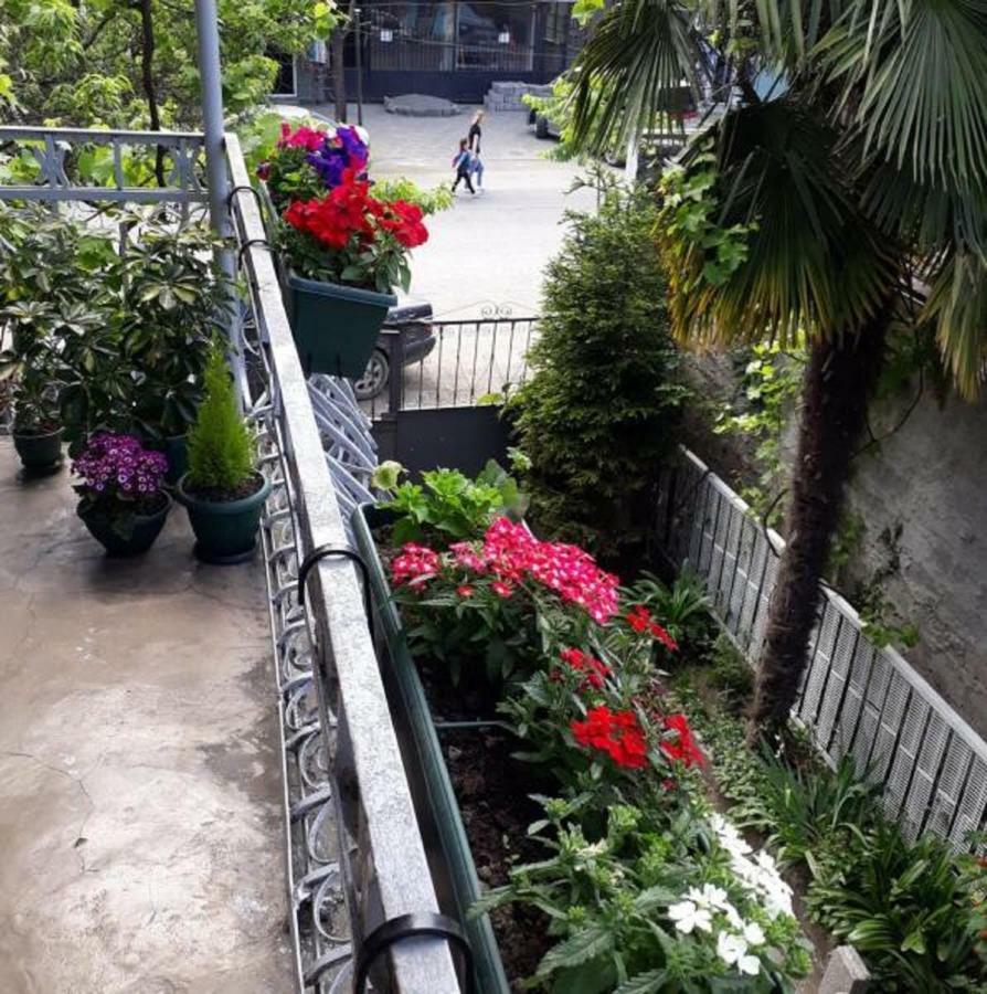 Homestay Izolda Batumi Esterno foto