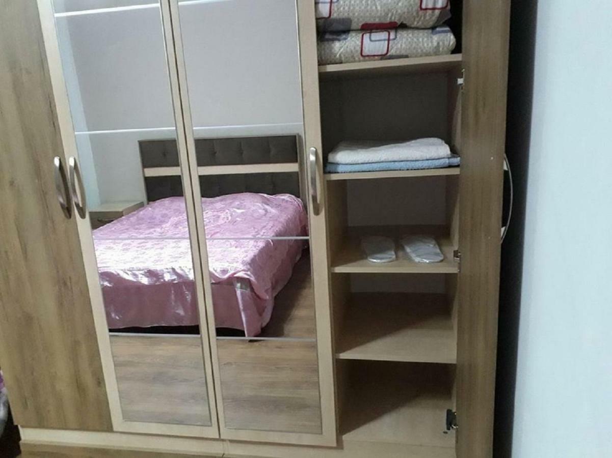 Homestay Izolda Batumi Esterno foto