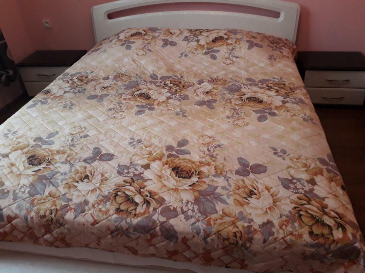 Homestay Izolda Batumi Esterno foto